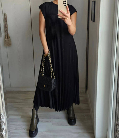 Linda | Stylish Flowing Pleated  Dress